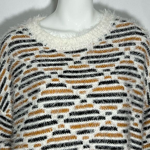 Amoli Fuzzy Diamond Pattern Graphic Print Sweater -- S/M - Picture 10 of 15